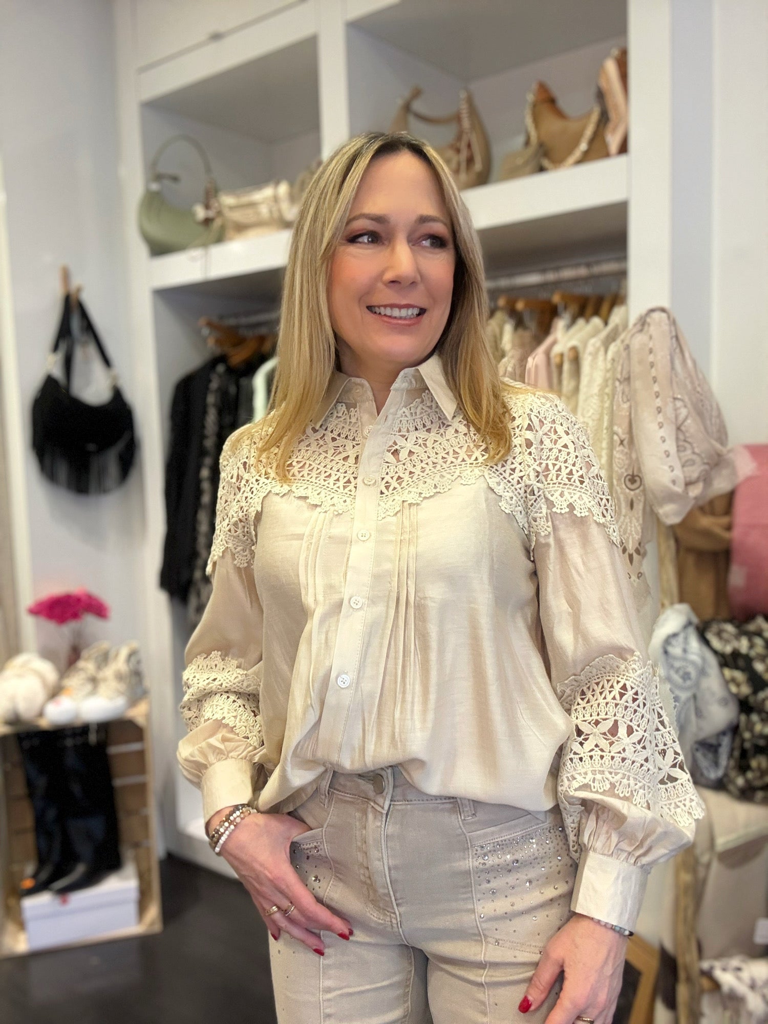 La chemise dentelle beige